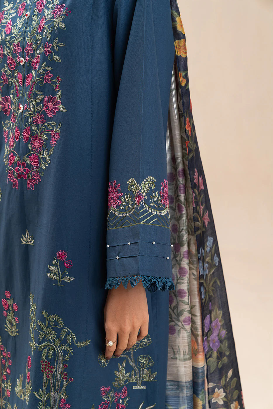 3 PIECE EMBROIDERED LAWN SUIT-