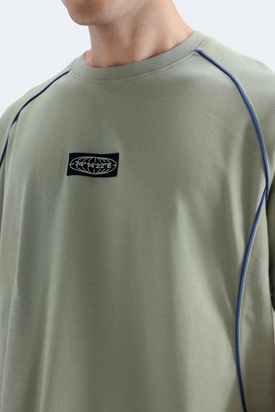 RAGLAN SLEEVES T-SHIRT WITH LABEL PATCH