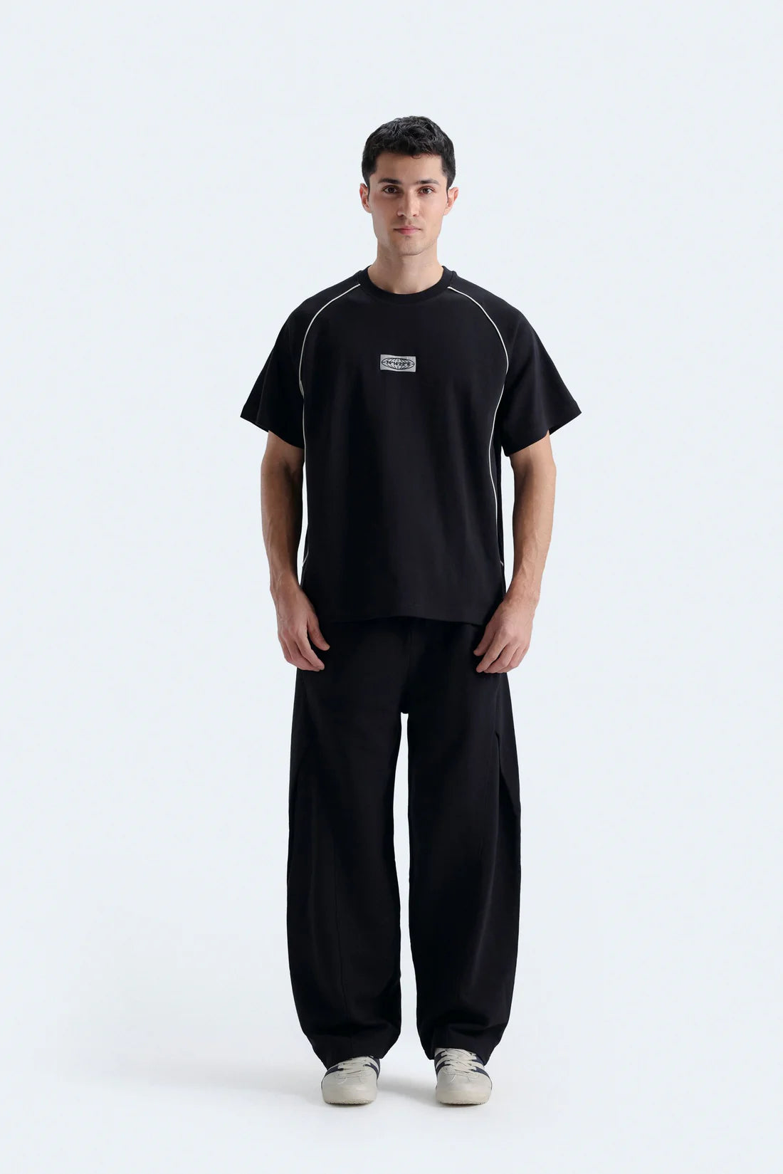 RAGLAN SLEEVES T-SHIRT WITH LABEL PATCH