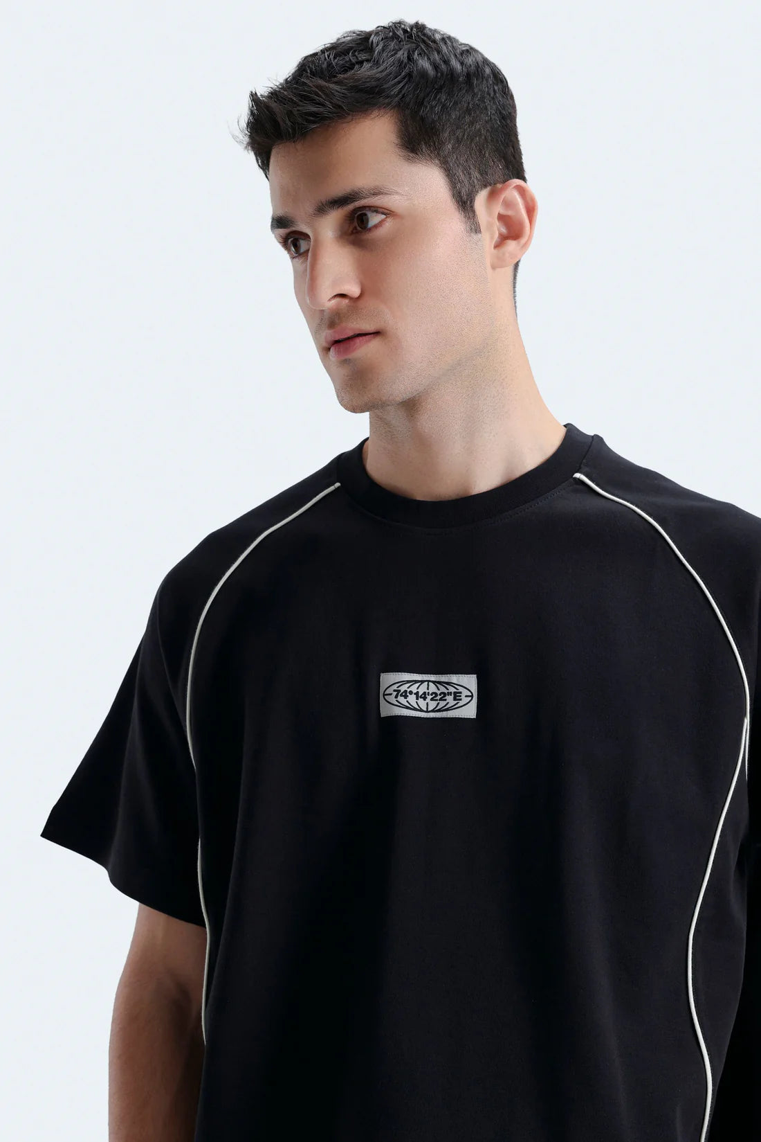 RAGLAN SLEEVES T-SHIRT WITH LABEL PATCH