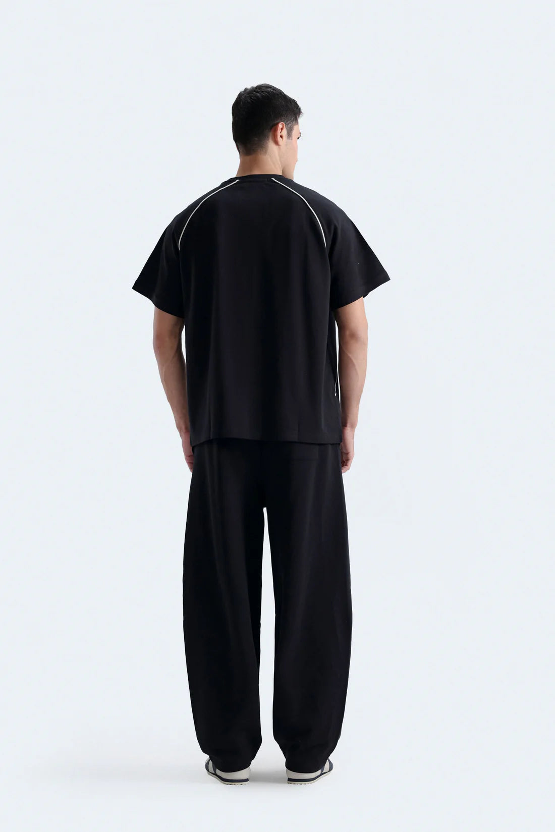 RAGLAN SLEEVES T-SHIRT WITH LABEL PATCH