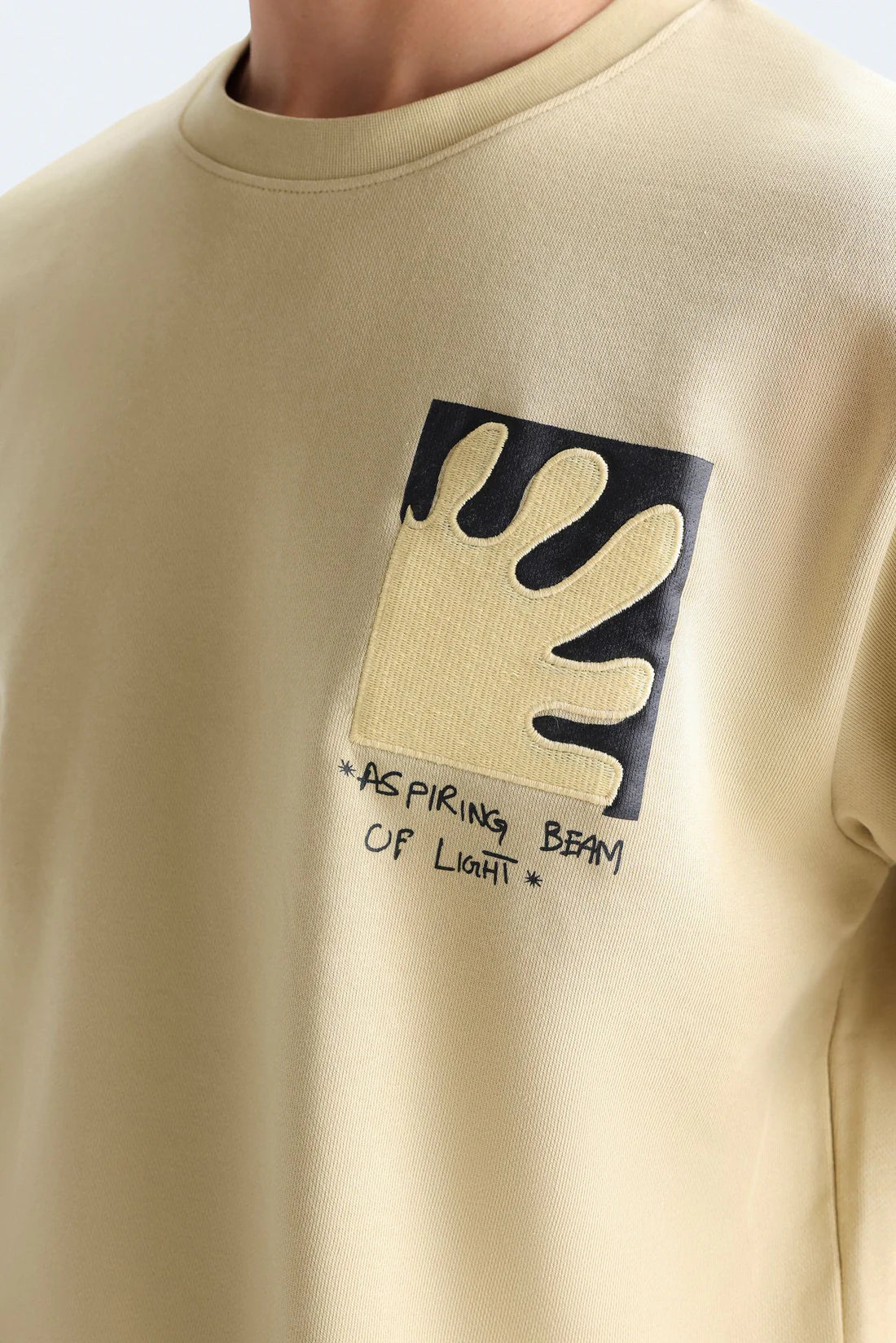 EMBROIDERED GRAPHIC T-SHIRT