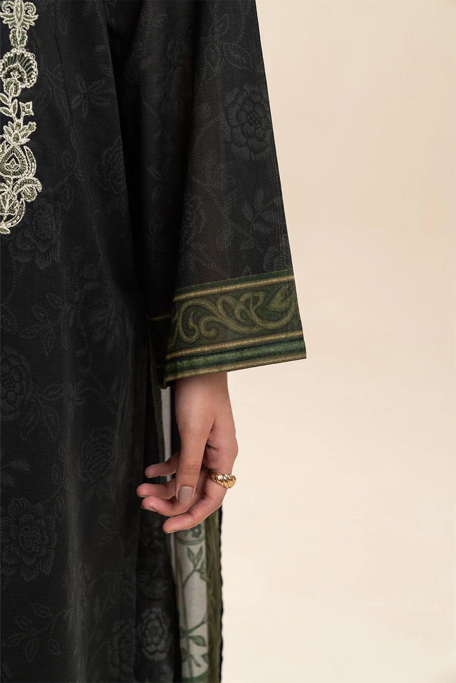 3 PIECE EMBROIDERED LAWN SUIT-