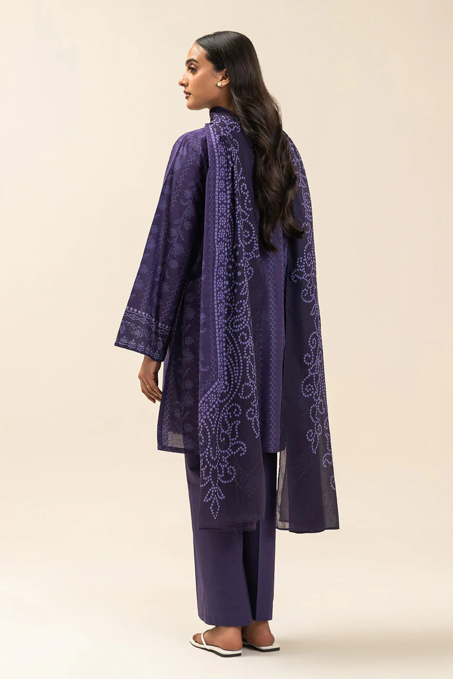 3 PIECE EMBROIDERED LAWN SUIT-
