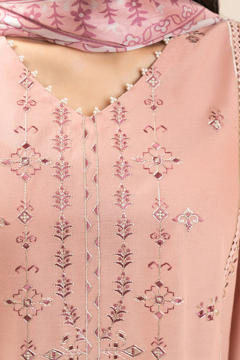 3 PIECE EMBROIDERED LAWN SUIT-