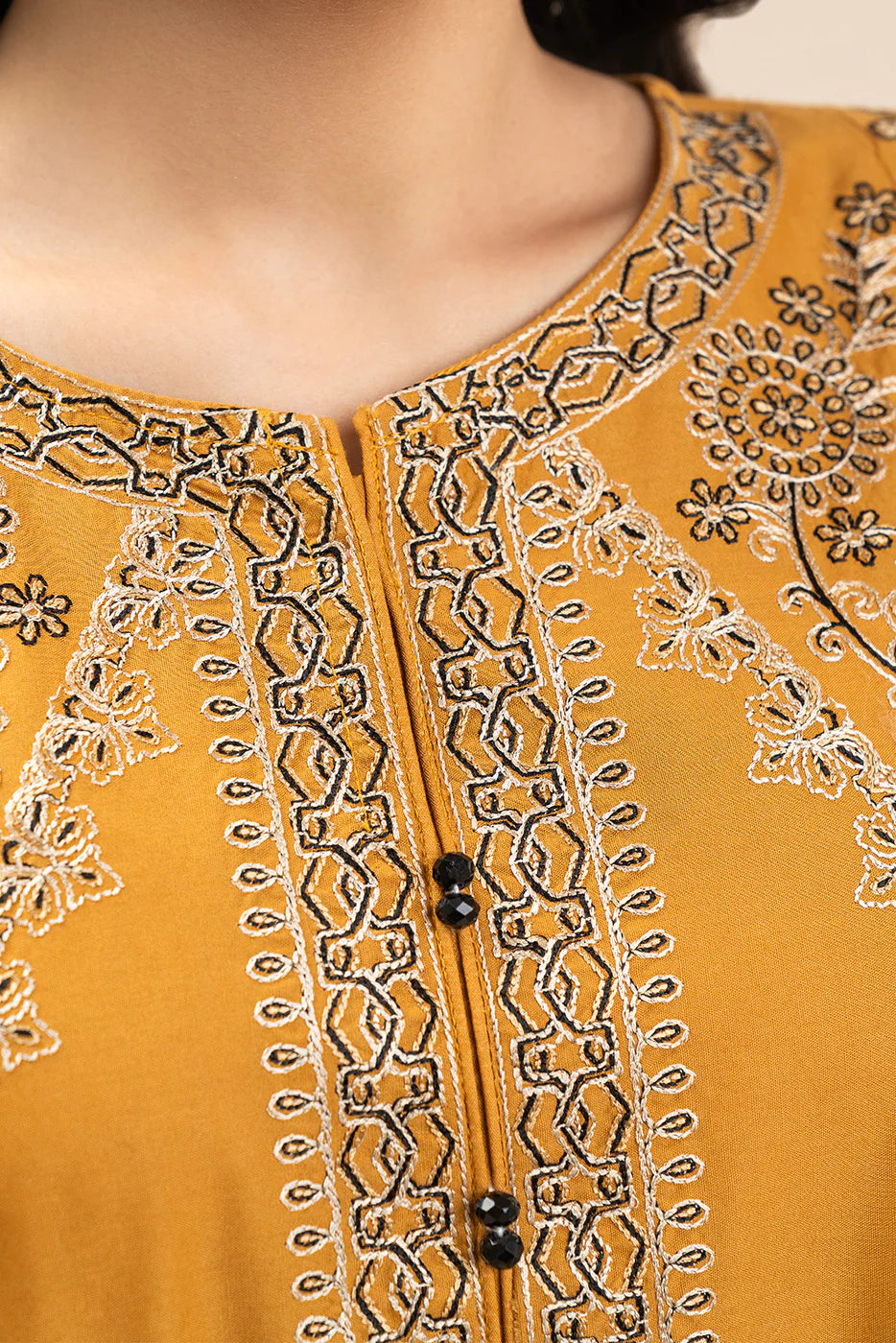 3 PIECE EMBROIDERED LAWN SUIT-